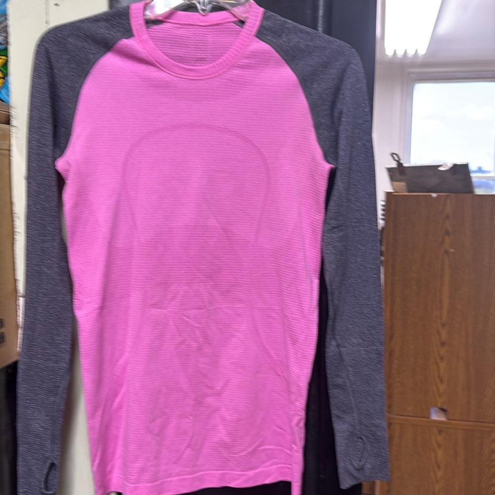 Lululemon Swiftly Tech Long Sleeve size 6